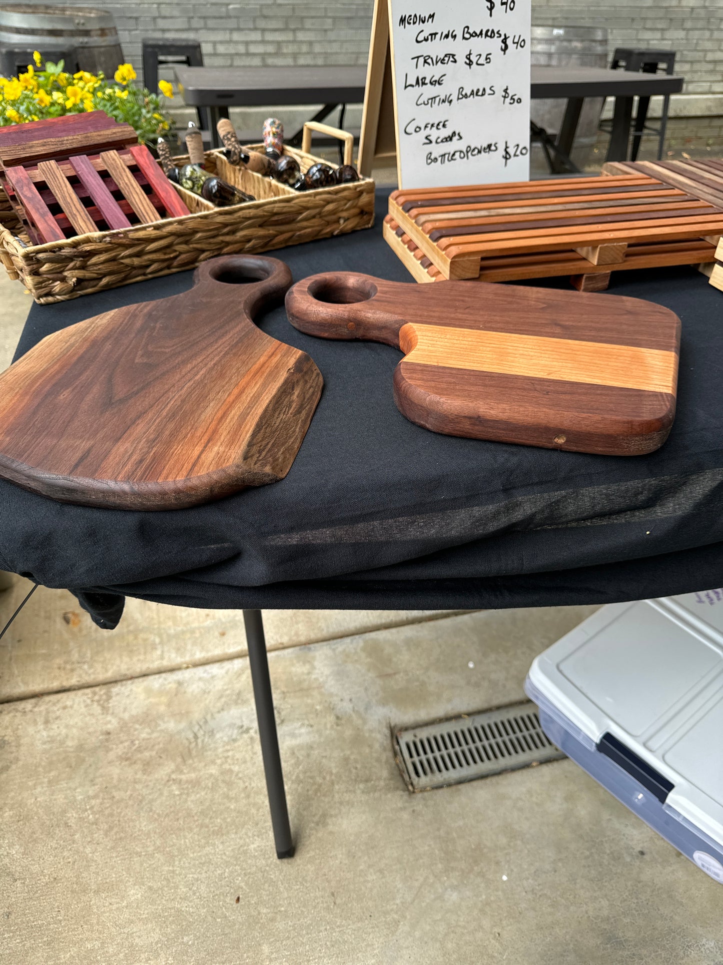 Medium cutting board